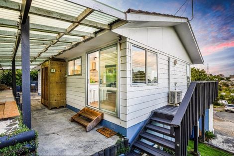 Photo of property in 15 Arde Place, Massey, Auckland, 0614