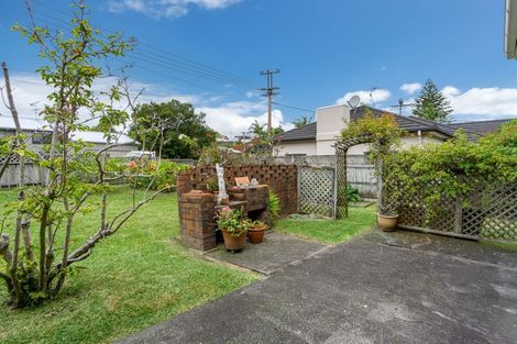 Photo of property in 2/10 Merriefield Avenue, Forrest Hill, Auckland, 0620