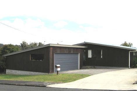 Photo of property in 25 Barron Drive, Green Bay, Auckland, 0604