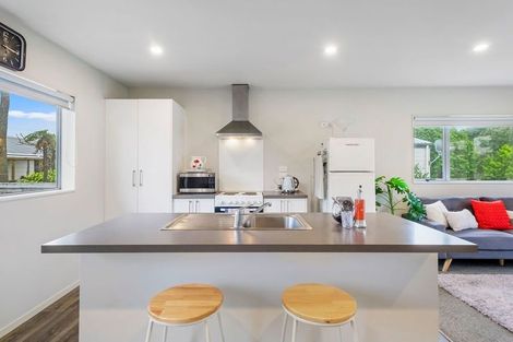 Photo of property in 2/1 Clarice Place, Takanini, 2112