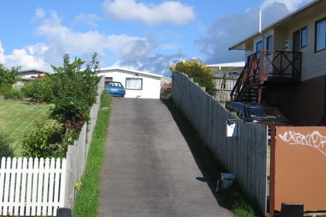 Photo of property in 1/9 Applewood Drive, Henderson, Auckland, 0612
