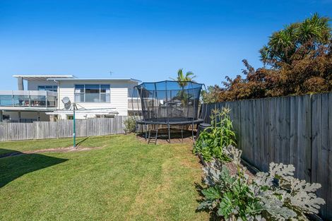 Photo of property in 4 Ngatira Place, Snells Beach, 0920