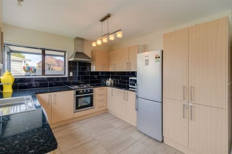 Photo of property in 77 Dunedin Street, Redwood, Christchurch, 8051