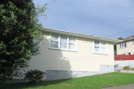 Photo of property in 18 Wakefield Terrace, Tawa, Wellington, 5028