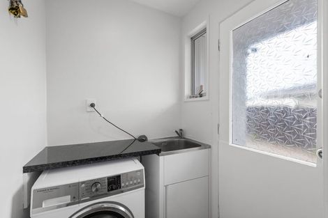 Photo of property in 2/11 Peckham Lane, Woolston, Christchurch, 8062