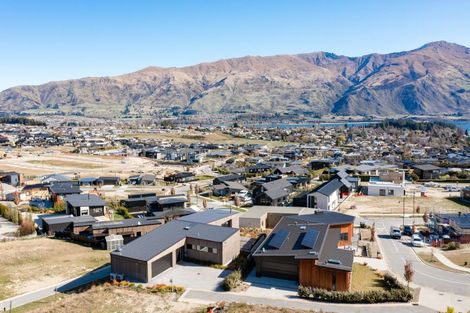 Photo of property in 6 Akitu Rise, Wanaka, 9305