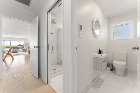 Photo of property in 45 Vipond Road, Stanmore Bay, Whangaparaoa, 0932