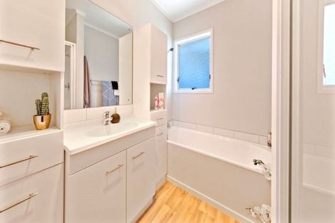 Photo of property in 26 Killington Crescent, Mangere, Auckland, 2022