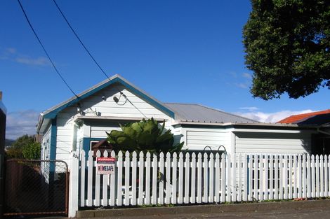 Photo of property in 221 Sutherland Road, Lyall Bay, Wellington, 6022
