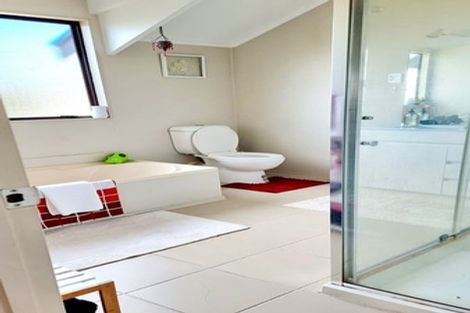 Photo of property in 2/29 Kemp Road, Massey, Auckland, 0614