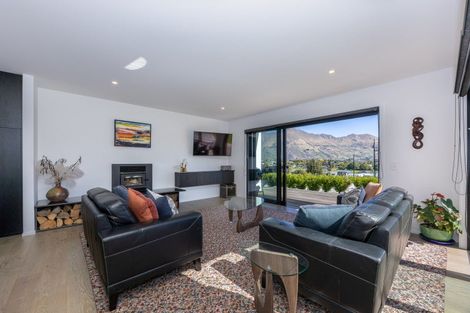 Photo of property in 2 Kotare Drive, Wanaka, 9305
