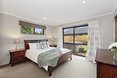 Photo of property in 6 Whitford Place, Rototuna North, Hamilton, 3210