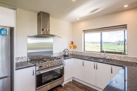 Photo of property in 100 Harakeke Road, Te Horo, Otaki, 5581