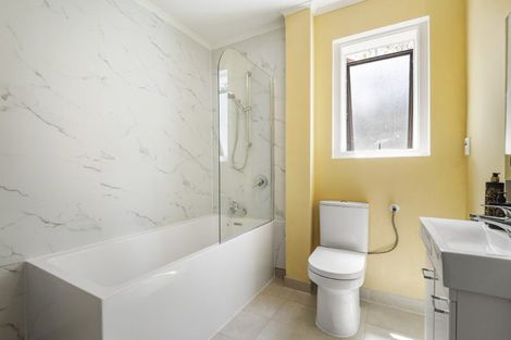 Photo of property in 254a East Coast Road, Forrest Hill, Auckland, 0620