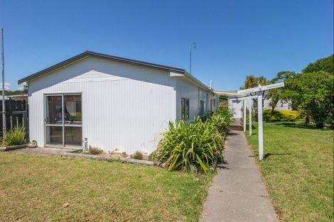 Photo of property in 38 Te Kiri Street, Himatangi Beach, Foxton, 4891