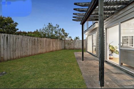 Photo of property in 7 Bordeaux Parade, Te Atatu South, Auckland, 0610
