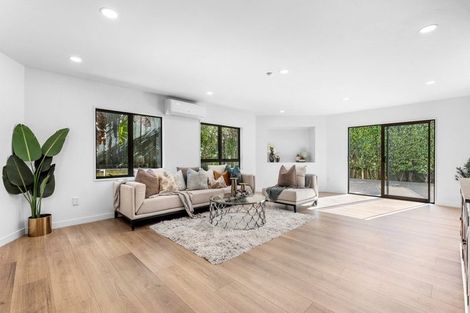 Photo of property in 2/19 Rodney Road, Northcote Point, Auckland, 0627