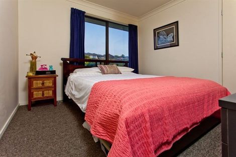 Photo of property in 32 Chadlington Avenue, Henderson, Auckland, 0612
