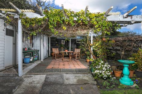 Photo of property in 36 Chilcott Road, Henderson, Auckland, 0612