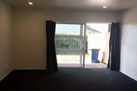 Photo of property in 2/4313 Great North Road, Glendene, Auckland, 0602