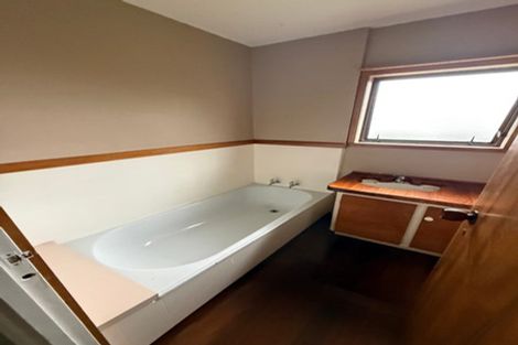 Photo of property in 2/521 Glenfield Road, Glenfield, Auckland, 0629