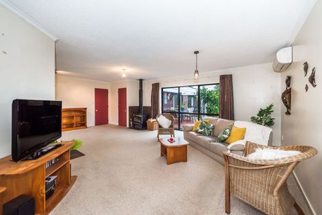 Photo of property in 12 Tobys Way, Waikanae Beach, Waikanae, 5036