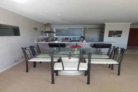 Photo of property in 9e Clearwater Cove, West Harbour, Auckland, 0618