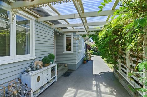 Photo of property in 32 Martindales Road, Heathcote Valley, Christchurch, 8022