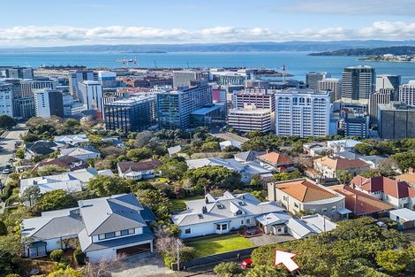 Photo of property in 10 Wesley Road, Kelburn, Wellington, 6012