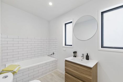 Photo of property in 14e Ropata Avenue, Point England, Auckland, 1072