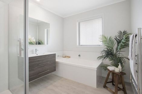 Photo of property in 17 Te Kaka Place, Omokoroa, 3114