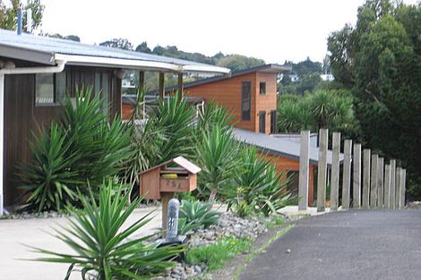 Photo of property in 25 Barron Drive, Green Bay, Auckland, 0604