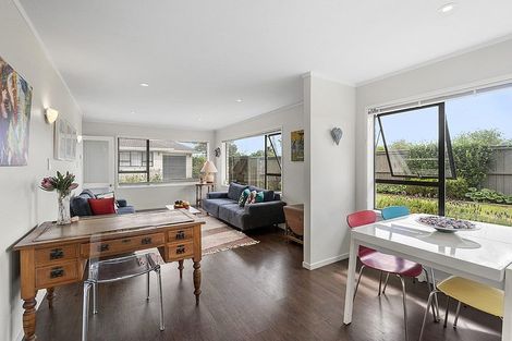 Photo of property in 1/141 Chivalry Road, Glenfield, Auckland, 0629