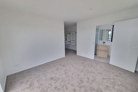 Photo of property in 6/233 Great North Road, Henderson, Auckland, 0612