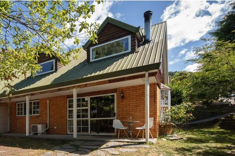 Photo of property in 16a Greenstone Place, Fernhill, Queenstown, 9300