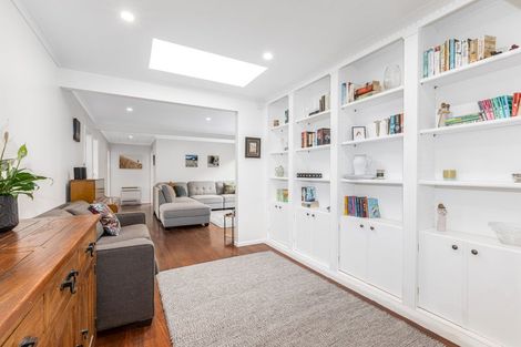 Photo of property in 118 Kahu Road, Paremata, Porirua, 5024