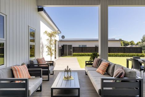 Photo of property in 9 Washingtonia Way, Omokoroa, 3114