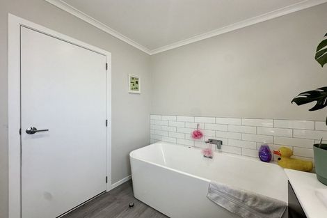 Photo of property in 52 Mawai Hakona Drive, Wallaceville, Upper Hutt, 5018