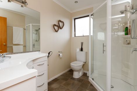 Photo of property in 1 Ngahere Court, Awapuni, Palmerston North, 4412