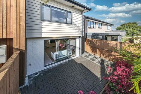 Photo of property in 10 Finesse Lane, Bucklands Beach, Auckland, 2012