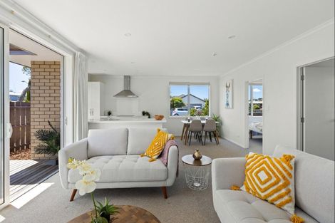 Photo of property in 16a Elizabeth Street, Orewa, 0931