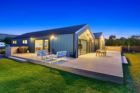 Photo of property in 1 Arapipi Way, Peka Peka, Waikanae, 5391