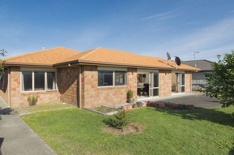 Photo of property in 19 Mcleod Place, Papamoa Beach, Papamoa, 3118