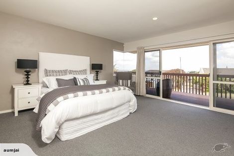 Photo of property in 14 Ribbonwood Crescent, Goodwood Heights, Auckland, 2105