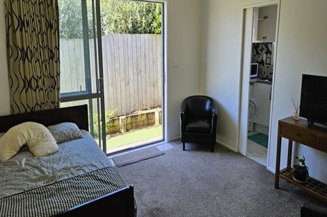 Photo of property in 30 Salamanca Road, Sunnynook, Auckland, 0620