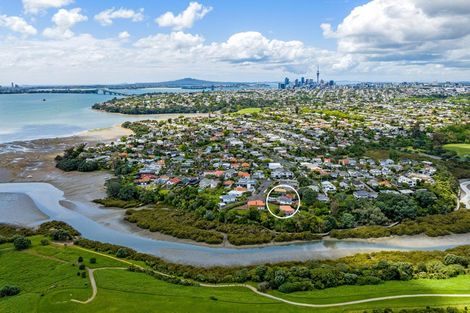 Photo of property in 10 Weona Place, Westmere, Auckland, 1022
