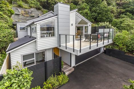 Photo of property in 111a Breaker Bay Road, Breaker Bay, Wellington, 6022