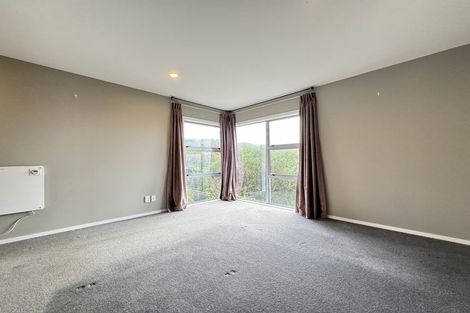 Photo of property in 61 Tamworth Crescent, Newlands, Wellington, 6037