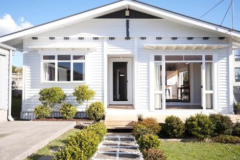 Photo of property in 1a Islington Avenue, New Lynn, Auckland, 0600