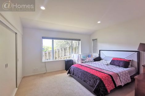 Photo of property in 39 Hewlett Road, Massey, Auckland, 0614